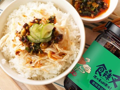 手撕麻辣雞肉飯，簡單又下飯